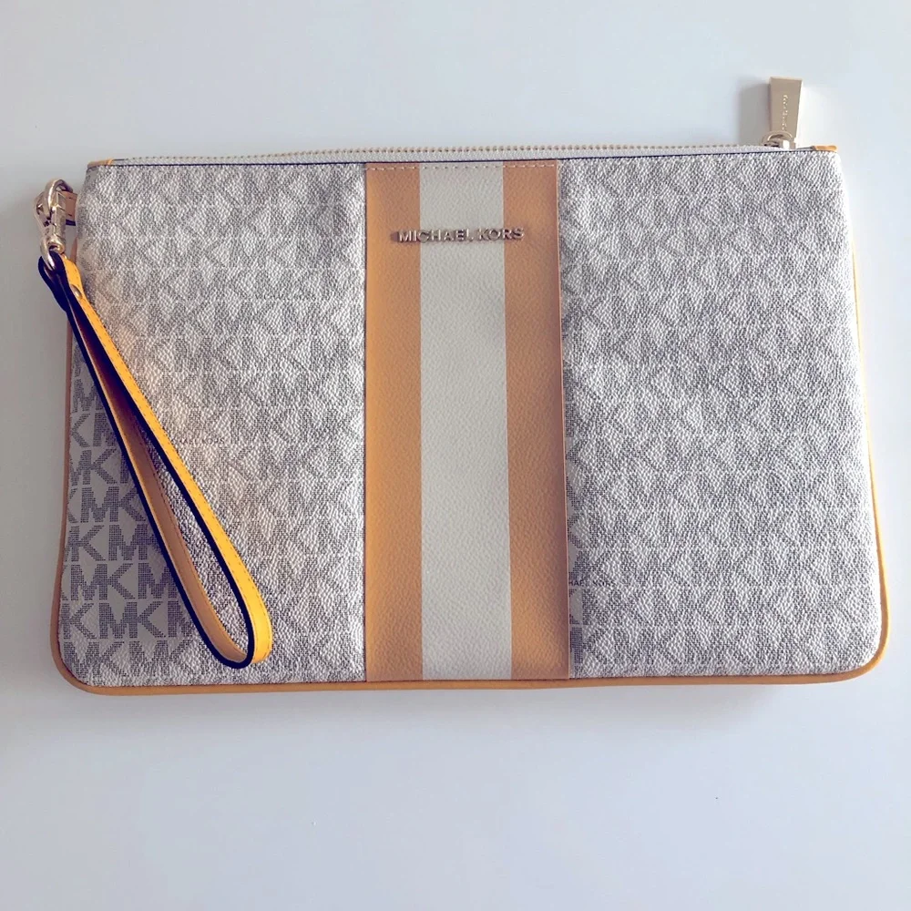 New Michael Kors Large Logo Wristlet